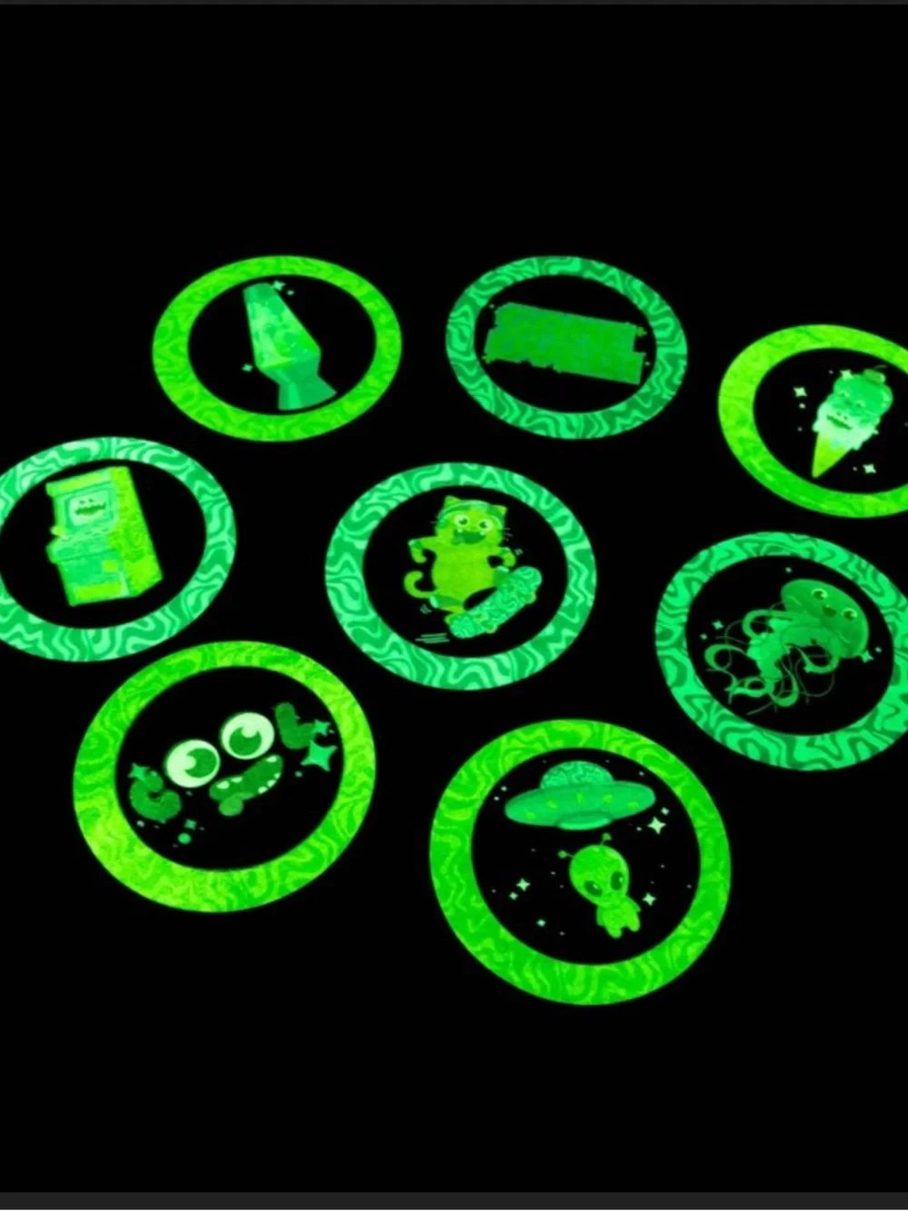 Hide and Glow Game Glow-in-the-Dark Set of 16 Discs - Green & Blue, New!